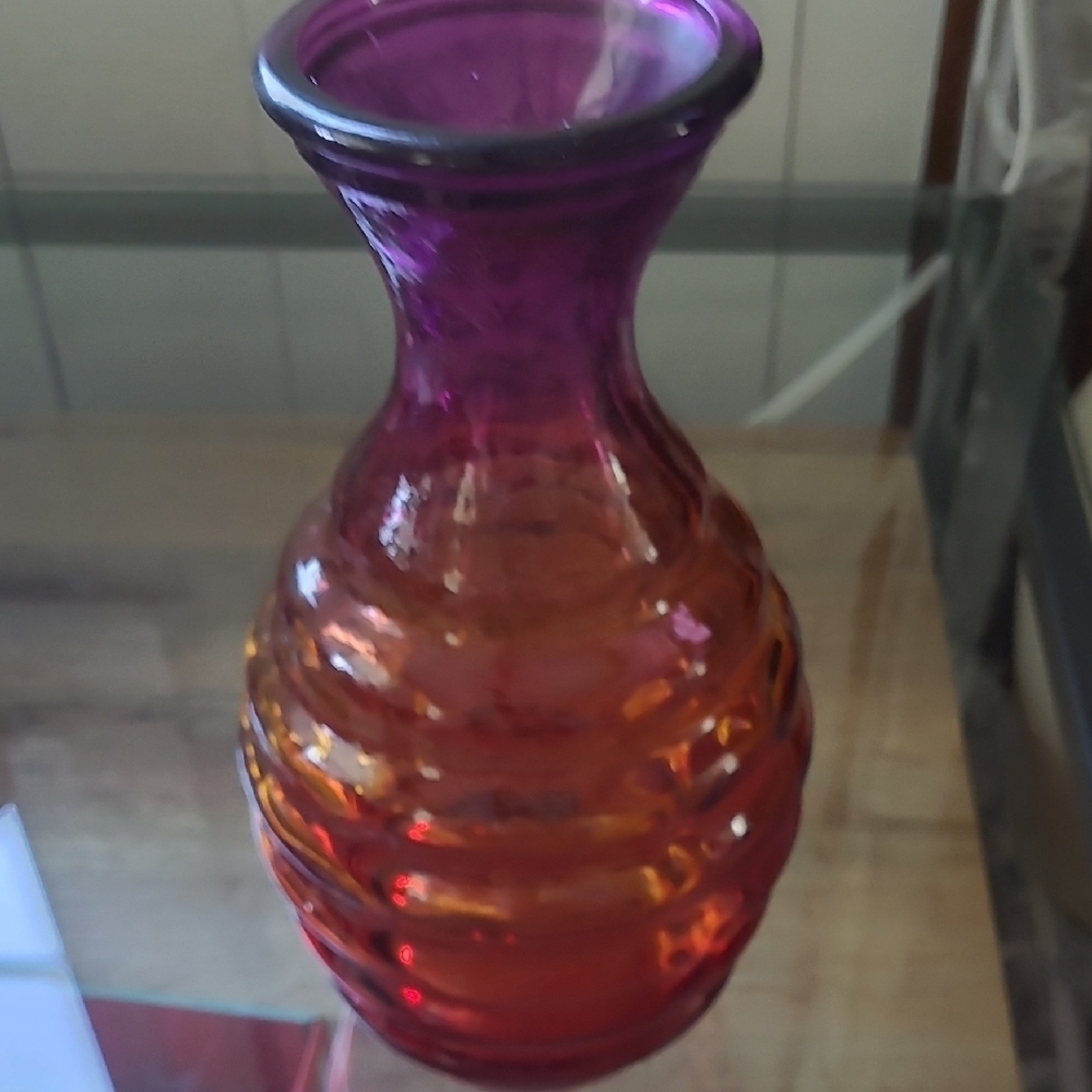 Colorful Ribbed Glass Vase - Picture 3 of 4